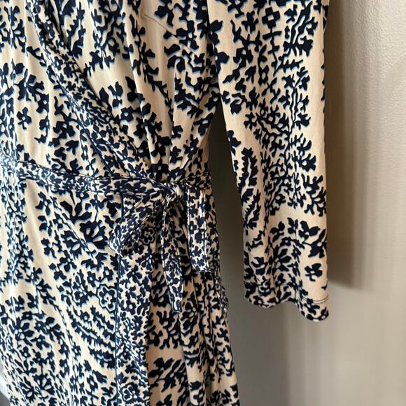 BCBGMaxazria Blue Paisley Floral Wrap Dress Midi Womens Med Navy Cream Feminine - Picture 5 of 15